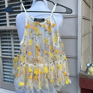 🌼🌼 AKIRA- Girls Floral Mesh Top Size L